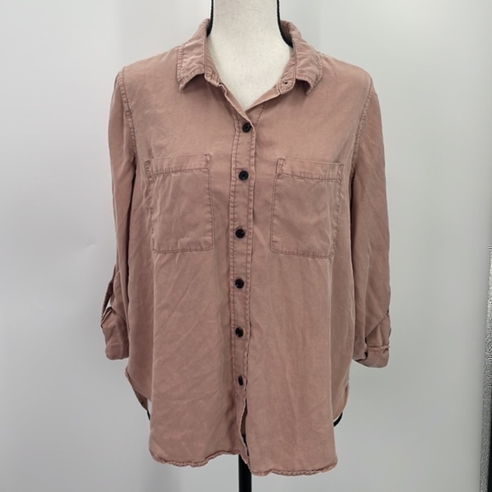 UEC Universal Thread pink distressed button down blouse small